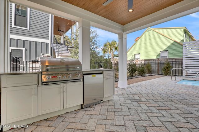 106 Diamond Point Court, Surf City, NC 28445