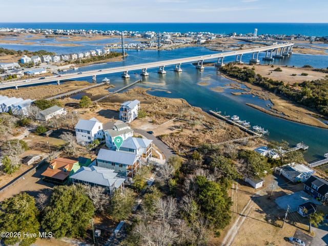 106 Diamond Point Court, Surf City, NC 28445