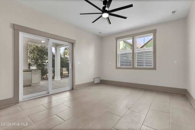 106 Diamond Point Court, Surf City, NC 28445