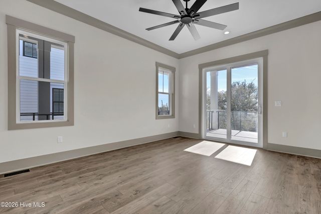 106 Diamond Point Court, Surf City, NC 28445