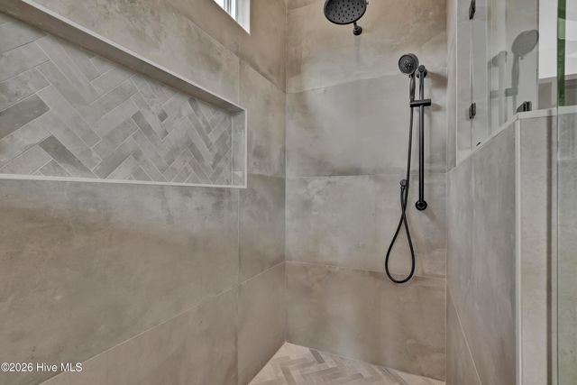 106 Diamond Point Court, Surf City, NC 28445