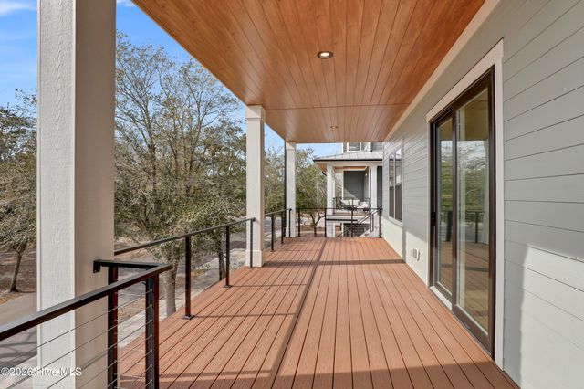 106 Diamond Point Court, Surf City, NC 28445