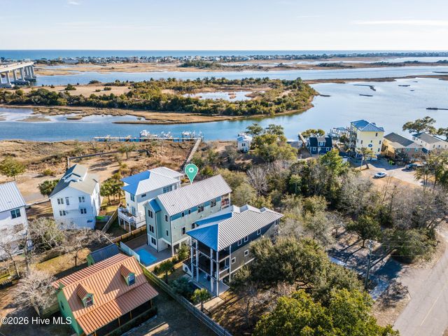 106 Diamond Point Court, Surf City, NC 28445