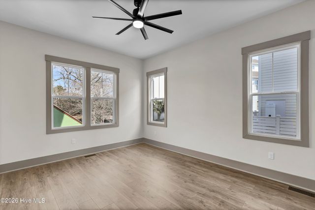 106 Diamond Point Court, Surf City, NC 28445