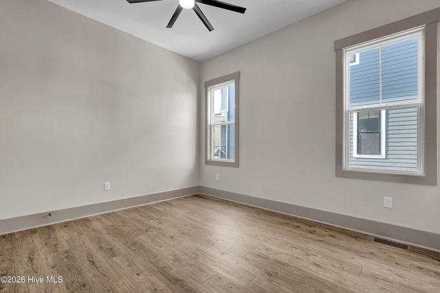 106 Diamond Point Court, Surf City, NC 28445