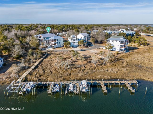 106 Diamond Point Court, Surf City, NC 28445