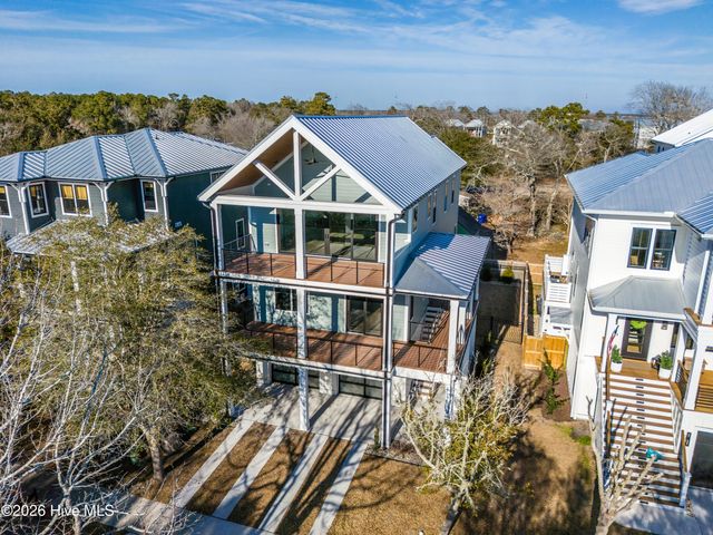 106 Diamond Point Court, Surf City, NC 28445