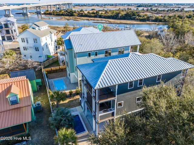 106 Diamond Point Court, Surf City, NC 28445