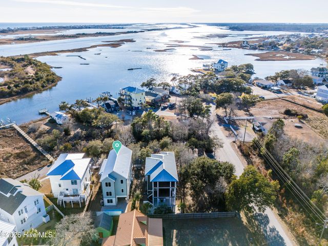 106 Diamond Point Court, Surf City, NC 28445