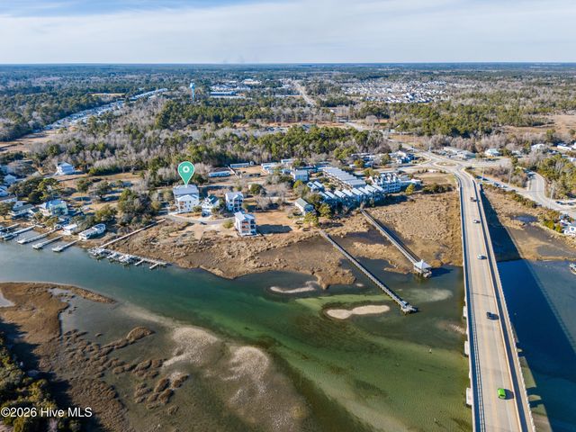 106 Diamond Point Court, Surf City, NC 28445