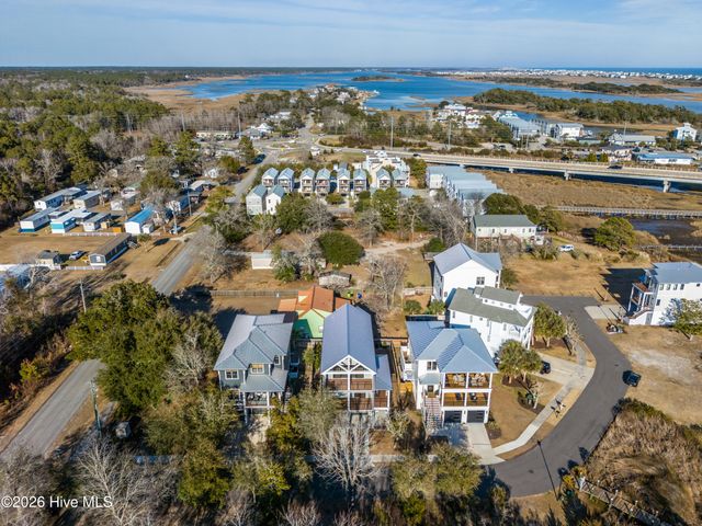 106 Diamond Point Court, Surf City, NC 28445