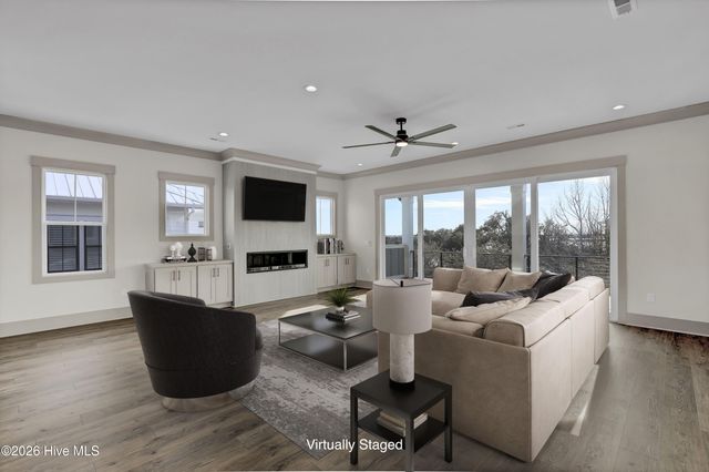 106 Diamond Point Court, Surf City, NC 28445