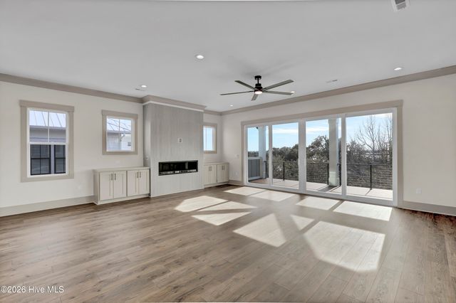 106 Diamond Point Court, Surf City, NC 28445