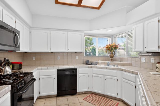 242 Makenna Drive, Madera, CA 93637