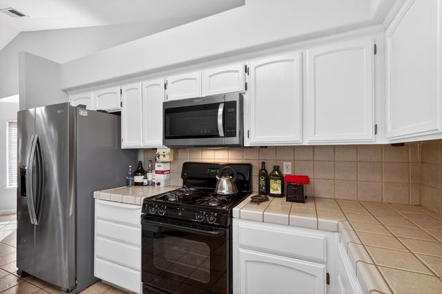 242 Makenna Drive, Madera, CA 93637