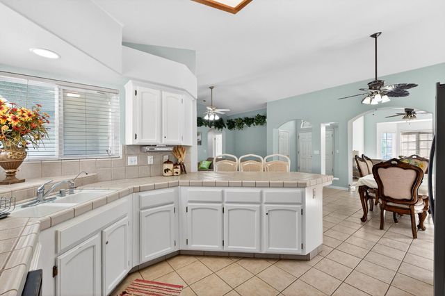 242 Makenna Drive, Madera, CA 93637