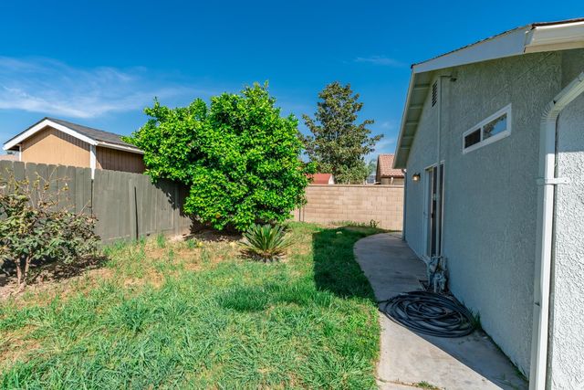 242 Makenna Drive, Madera, CA 93637