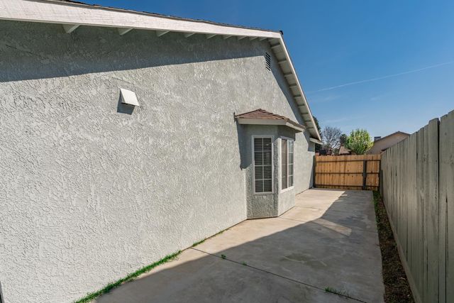 242 Makenna Drive, Madera, CA 93637