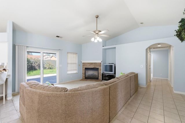 242 Makenna Drive, Madera, CA 93637