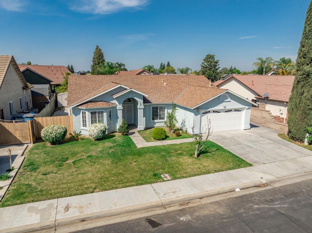 Image 2 of property listing at 242 Makenna Drive, Madera, CA 93637