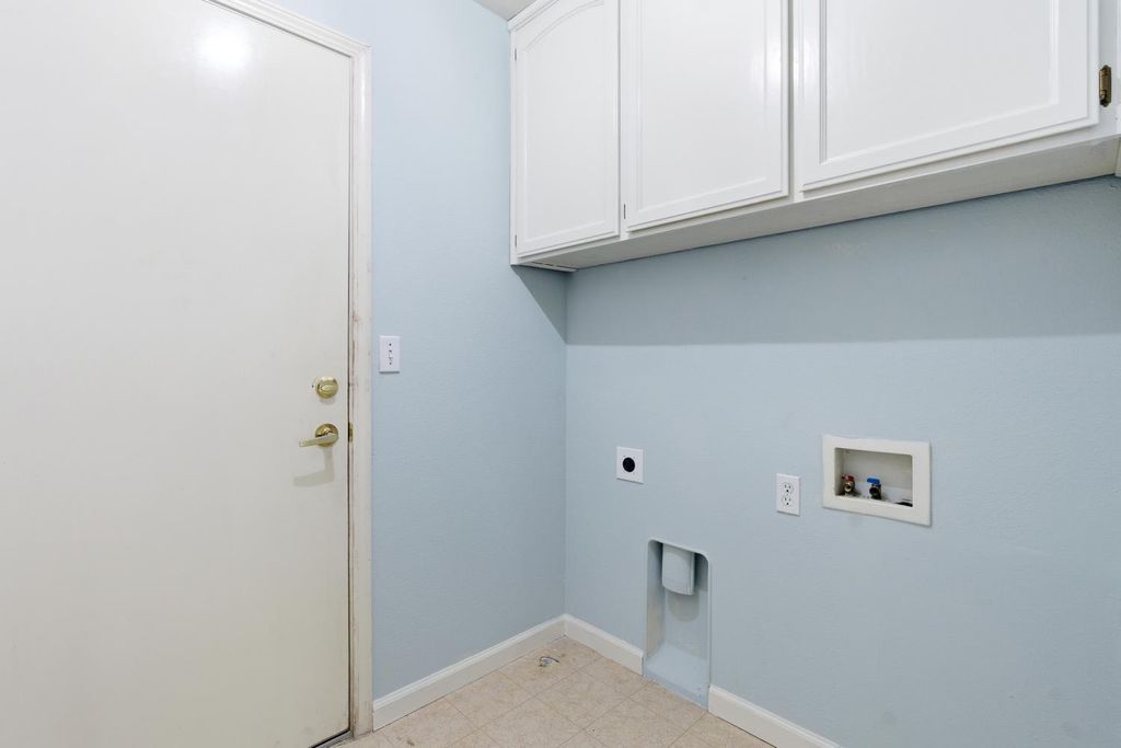 Image 26 of property listing at 242 Makenna Drive, Madera, CA 93637