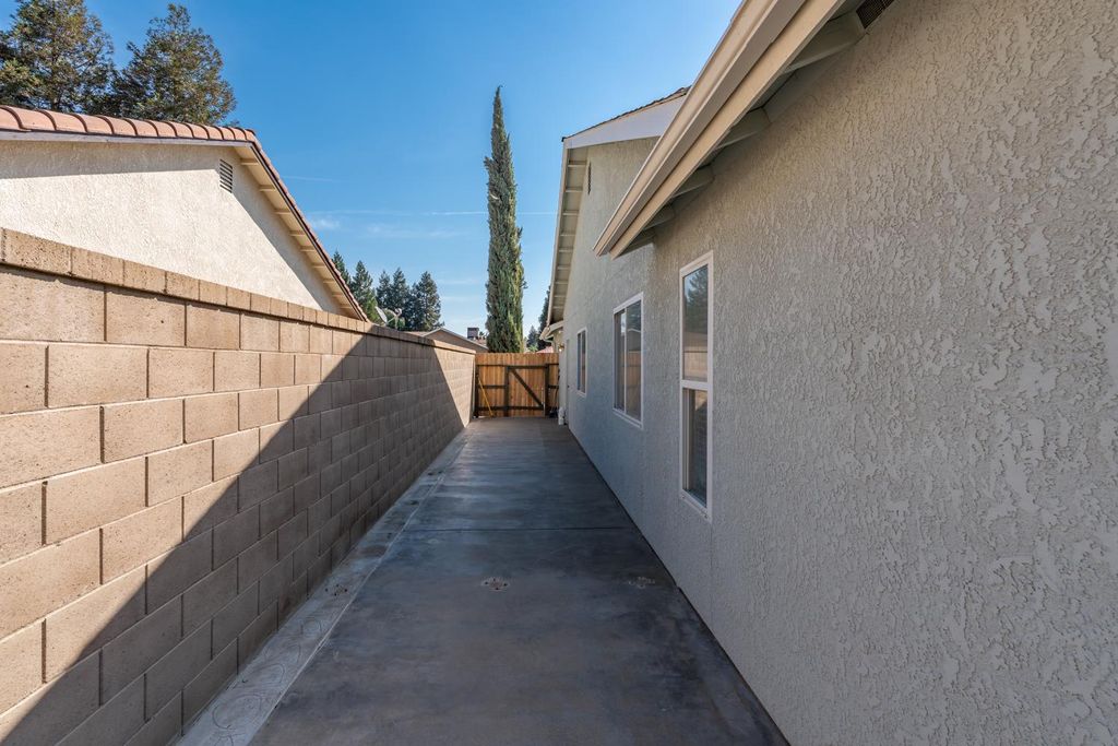 Image 28 of property listing at 242 Makenna Drive, Madera, CA 93637