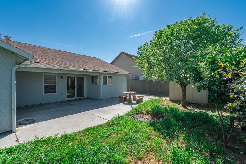Image 29 of property listing at 242 Makenna Drive, Madera, CA 93637