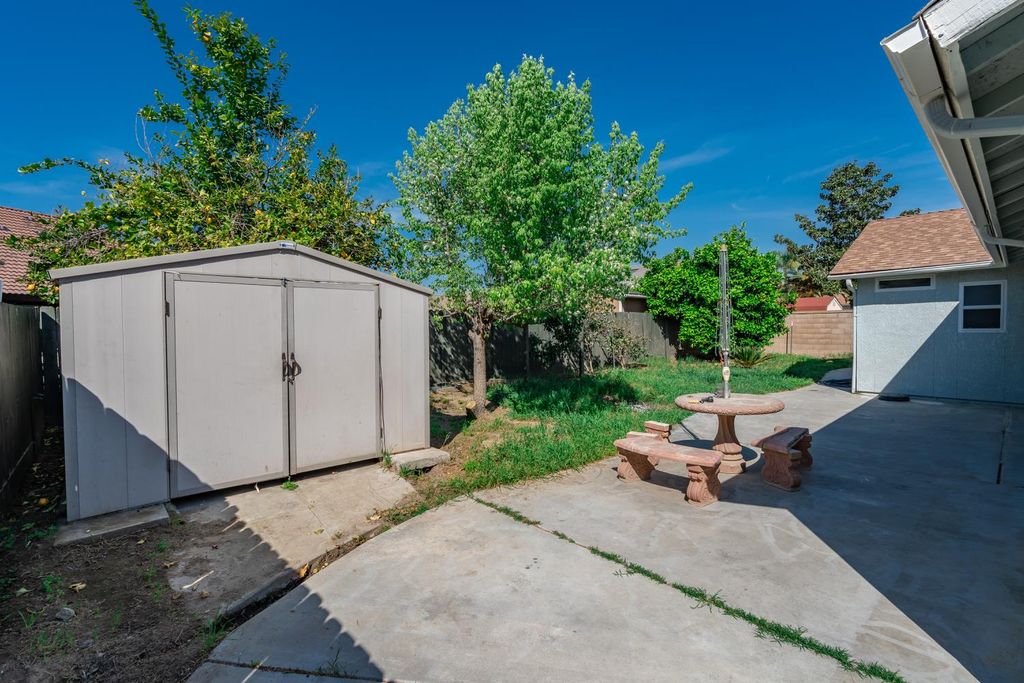 Image 33 of property listing at 242 Makenna Drive, Madera, CA 93637