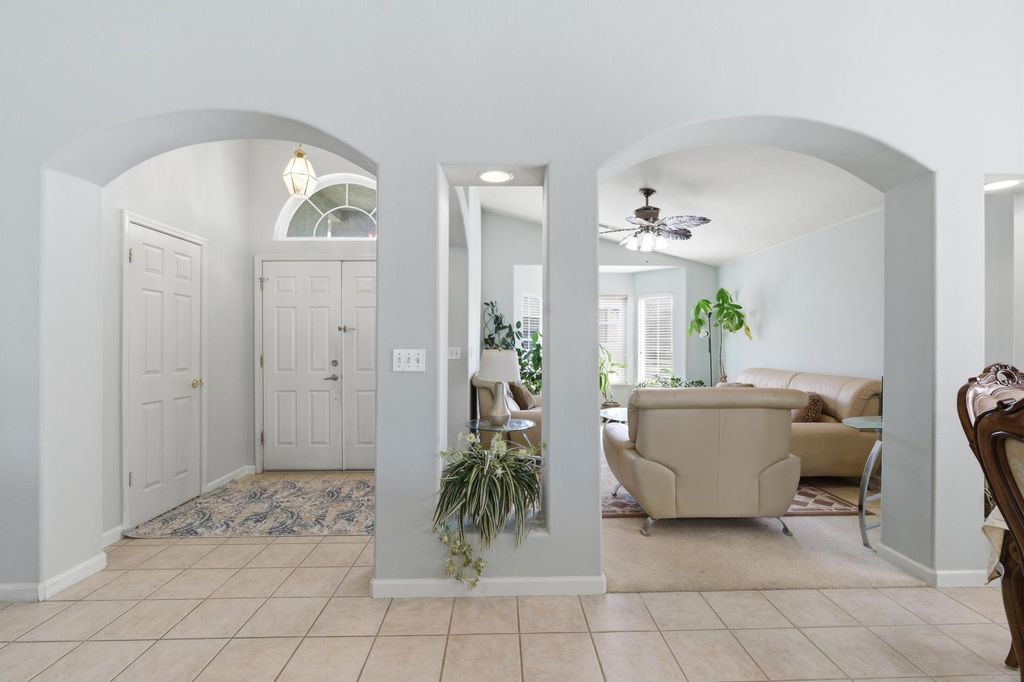 Image 6 of property listing at 242 Makenna Drive, Madera, CA 93637