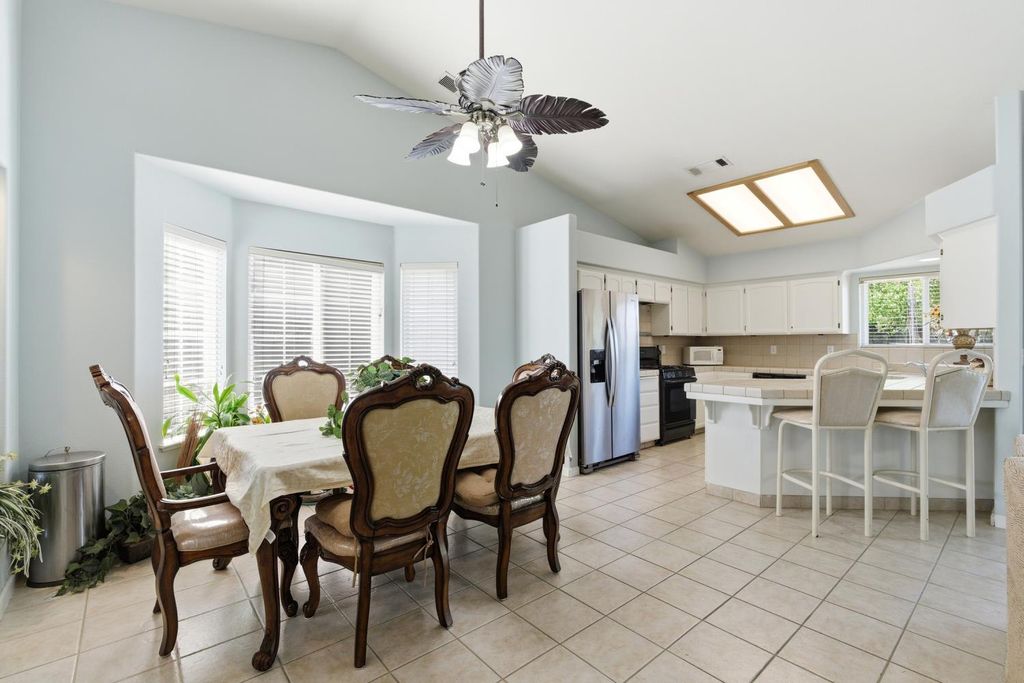 Image 7 of property listing at 242 Makenna Drive, Madera, CA 93637