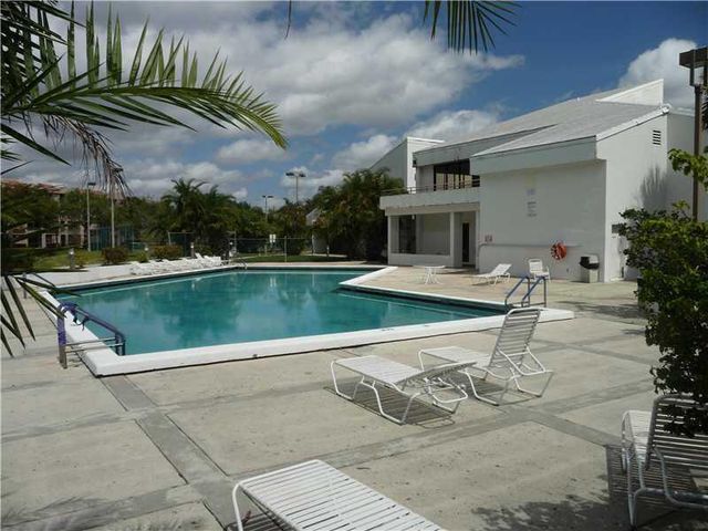 7500 NW 1st Court 102-3, Plantation, FL 33317