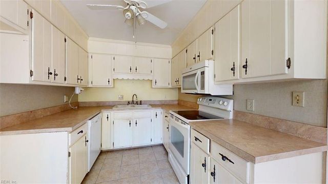 714 Galahad DR, Newport News, VA 23608