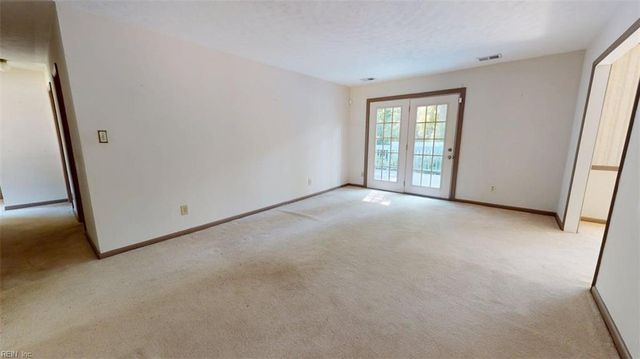 714 Galahad DR, Newport News, VA 23608