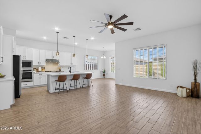 22642 E ROUNDUP Way, Queen Creek, AZ 85142