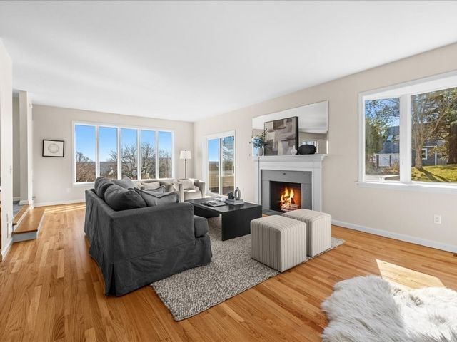 95 Holman St, Portsmouth, RI 02871