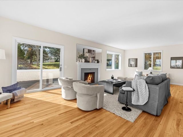95 Holman St, Portsmouth, RI 02871