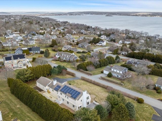 95 Holman St, Portsmouth, RI 02871