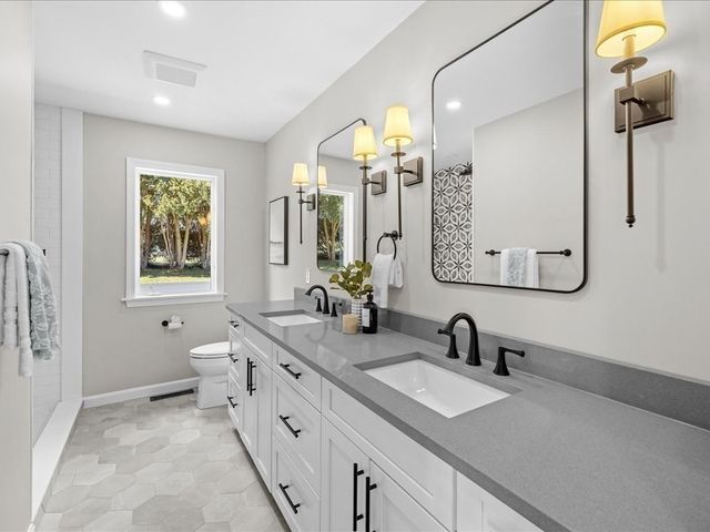 95 Holman St, Portsmouth, RI 02871