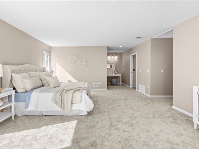 95 Holman St, Portsmouth, RI 02871