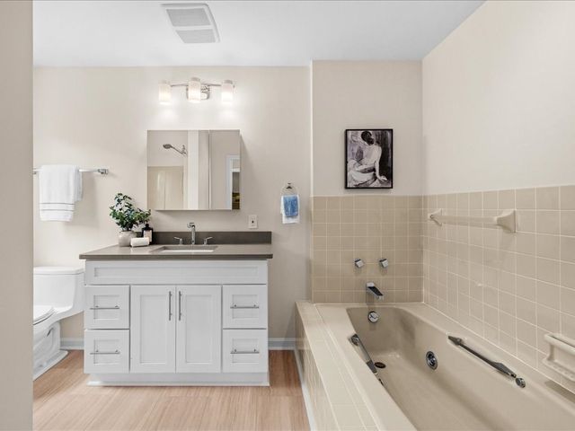 95 Holman St, Portsmouth, RI 02871