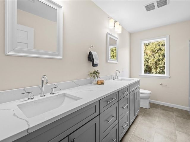 95 Holman St, Portsmouth, RI 02871