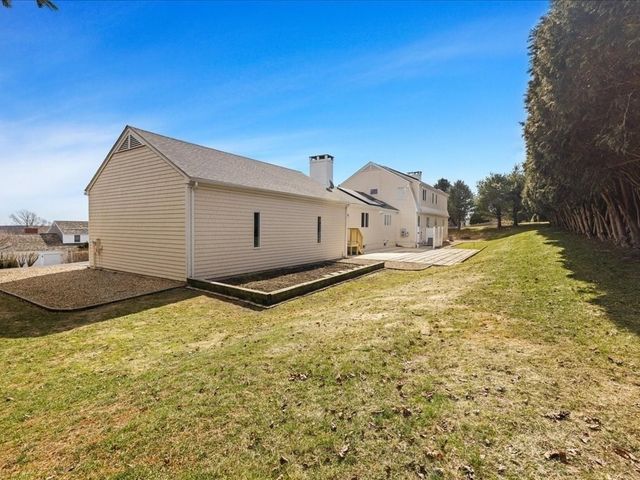 95 Holman St, Portsmouth, RI 02871
