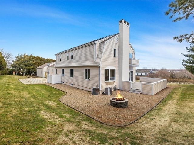 95 Holman St, Portsmouth, RI 02871