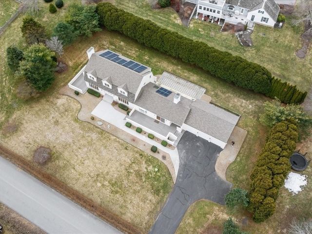 95 Holman St, Portsmouth, RI 02871