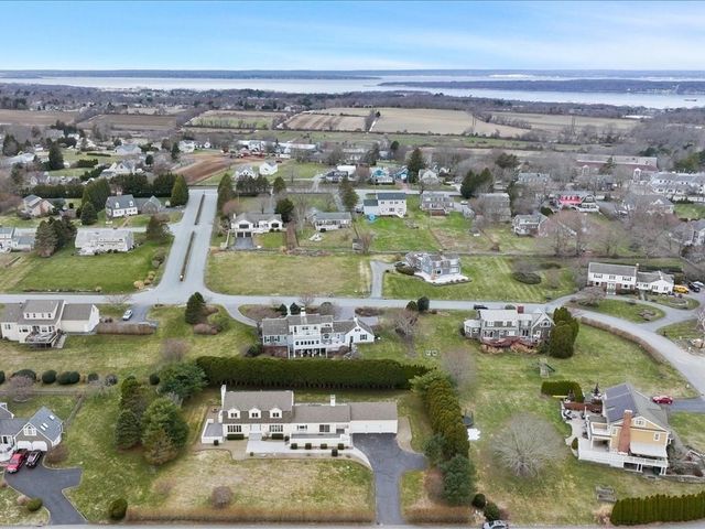 95 Holman St, Portsmouth, RI 02871