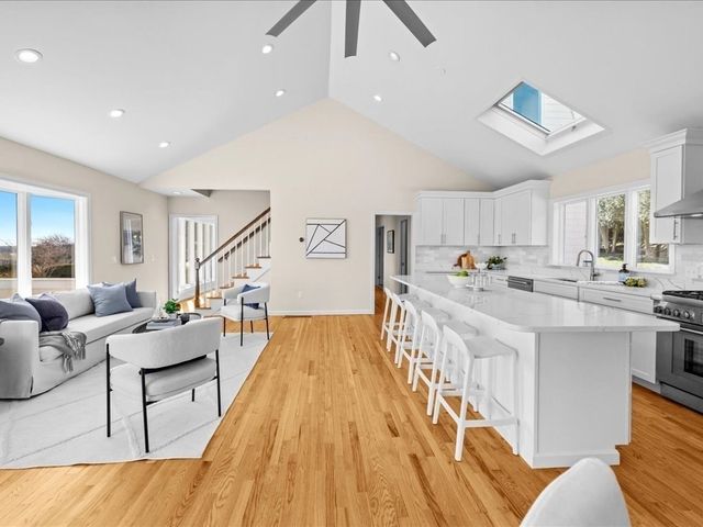 95 Holman St, Portsmouth, RI 02871