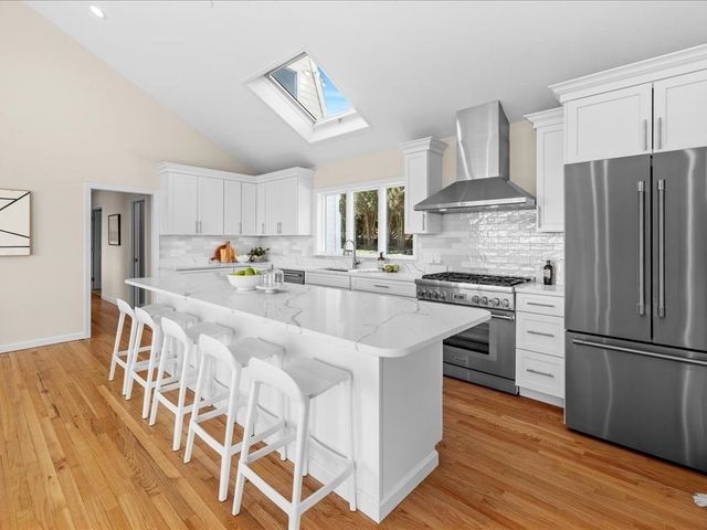 95 Holman St, Portsmouth, RI 02871