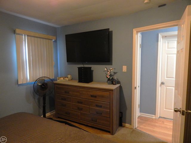 27200 Larchmont Street, Saint Clair Shores, MI 48081