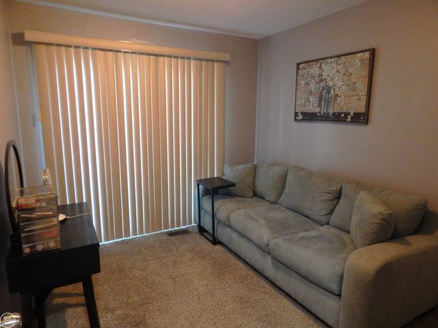 27200 Larchmont Street, Saint Clair Shores, MI 48081