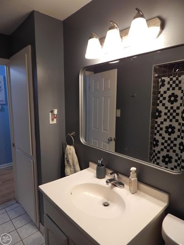 27200 Larchmont Street, Saint Clair Shores, MI 48081